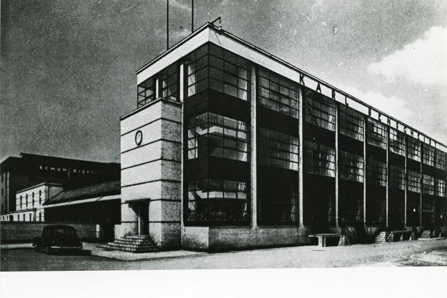 W. Gropius, Továrna (nečitelné)	„Faguswerk“ v Alfeldu poblíž Hannoveru, 1909-1912